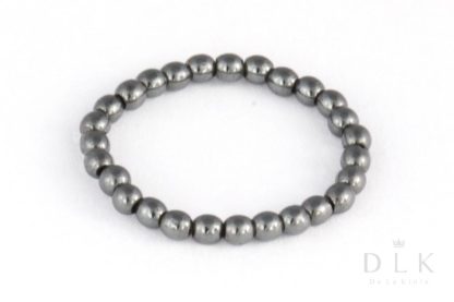 Flexible ring made of dark hematites