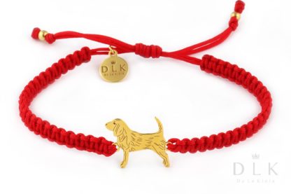 Bracelet with beagle golden on a red macrame