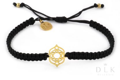 Bracelet with the third eye chakra in gold on a black macrame