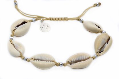 Bracelet with Kauri shells on a beige string